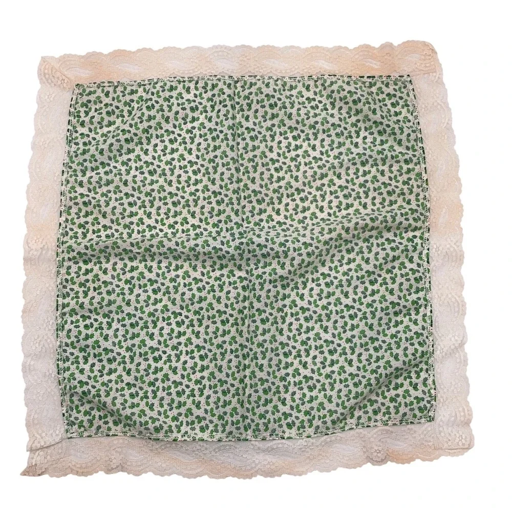 Set‎ of 4 Vintage Green Hollyberry Napkins Lace Trim Cotton Fabric Floral Decor